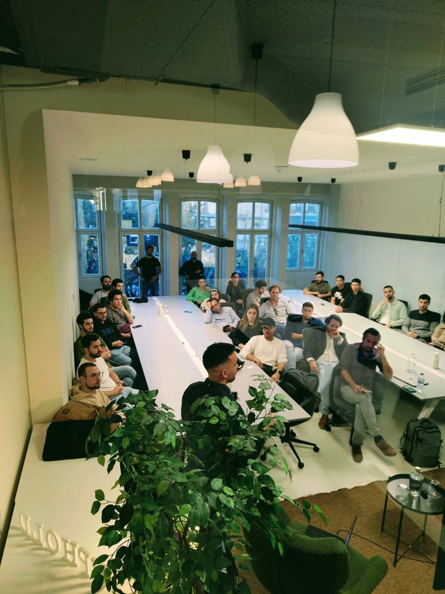 Yesterday, our co-founder <a href="/vitorhsr99/">vitinha.sol</a> shared our project with the talk: “When Science and Education Meet Web3." 

Huge thanks to <a href="/upholdtalent/">Uphold Talent</a> and <a href="/subvisual/">Subvisual</a> for hosting the return of <a href="/BragaBlockchain/">Braga.Blockchain</a>! 📍

It was a pleasure hearing all your great insights! 🙌