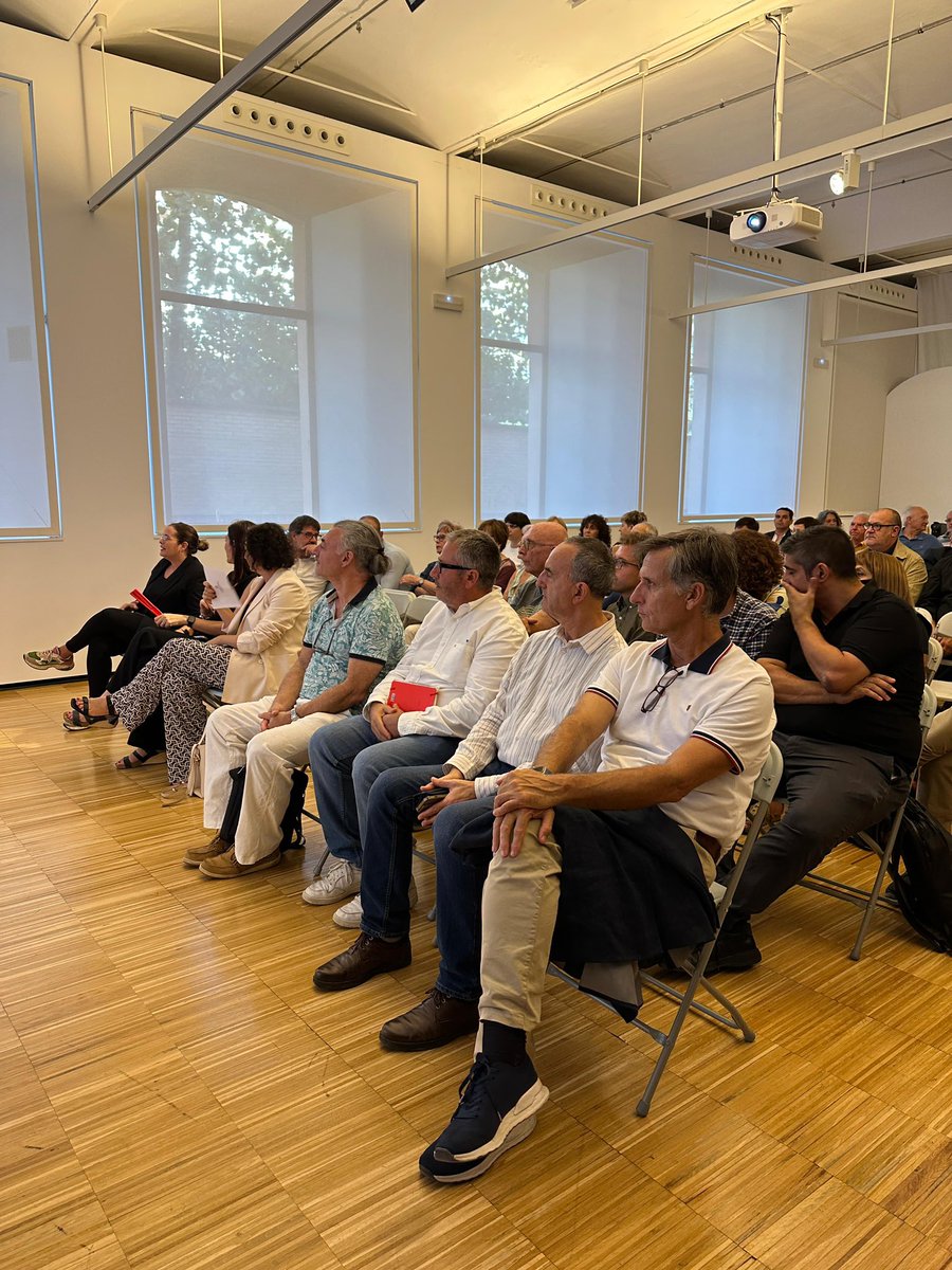 🗣️ «Hi ha una organització, el PSC de #Mataró, que viu mes enllà del seguiment del govern. Venim de lluny i anem lluny per organitzar persones per millorar les condicions dels treballadors i de la societat» ha assenyalat l’alcalde <a href="/DBotePaz/">David Bote Paz</a> 

#aratocamataró