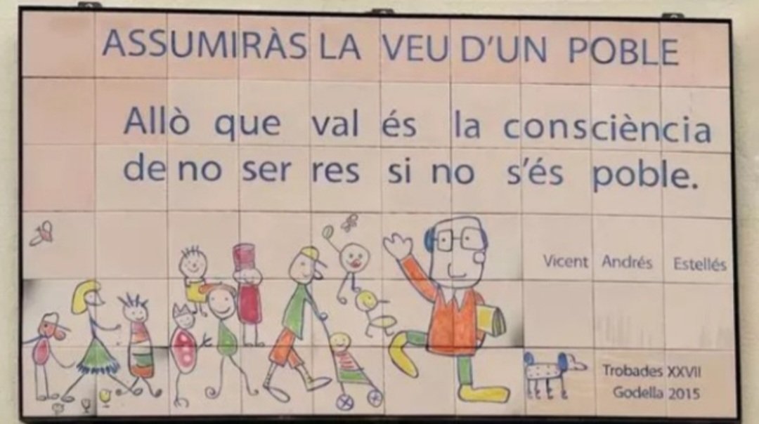 Aquest és el mural que'l govern del PPVOX ha tret de la façana de Vil·la Teresita. La seua aportació al centenari del Vicent Andrés Estellés.