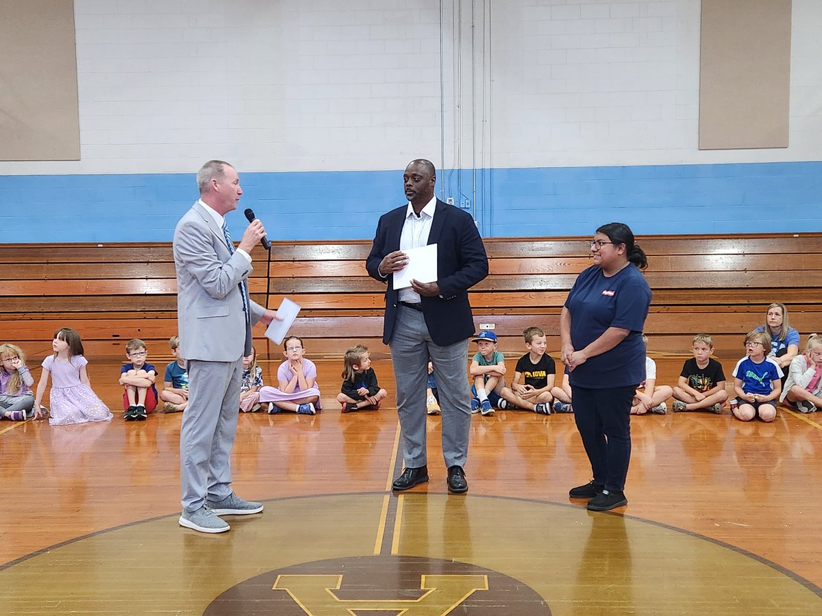 Foundation4CCA's tweet photo. Congratulations to Amana Elementary 3rd grade associate Marlene Rodriguez, who was awarded the CCA Foundation Staff Recofnition Award this morning. The award was presented  by CCA Superintendent Dr. Corey Seymour.
@drcoreyseymour @CCAClippers https://t.co/voOcQpQqTW