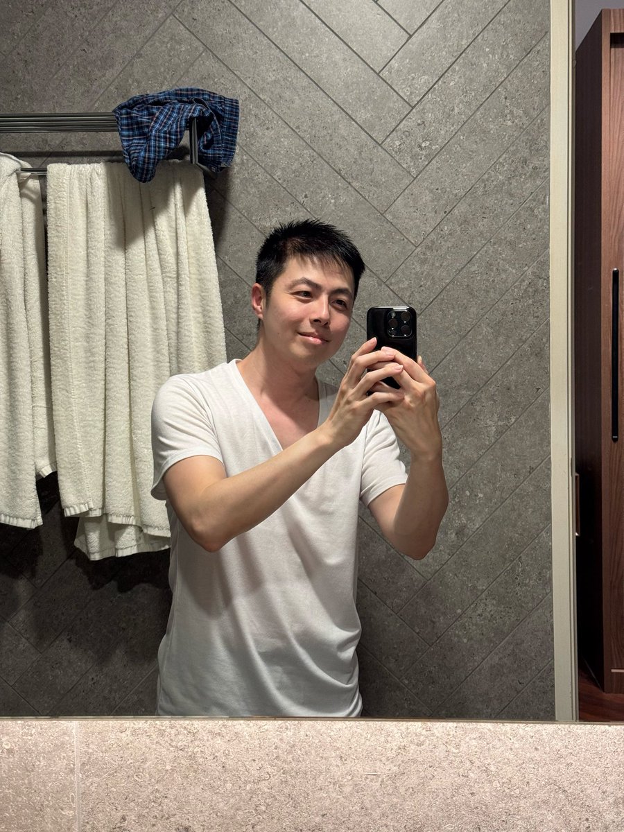 kevckw's tweet photo. Took a shower after sweating the whole day outside, feeling so much better and comfortable now. https://t.co/den3AeuyPp