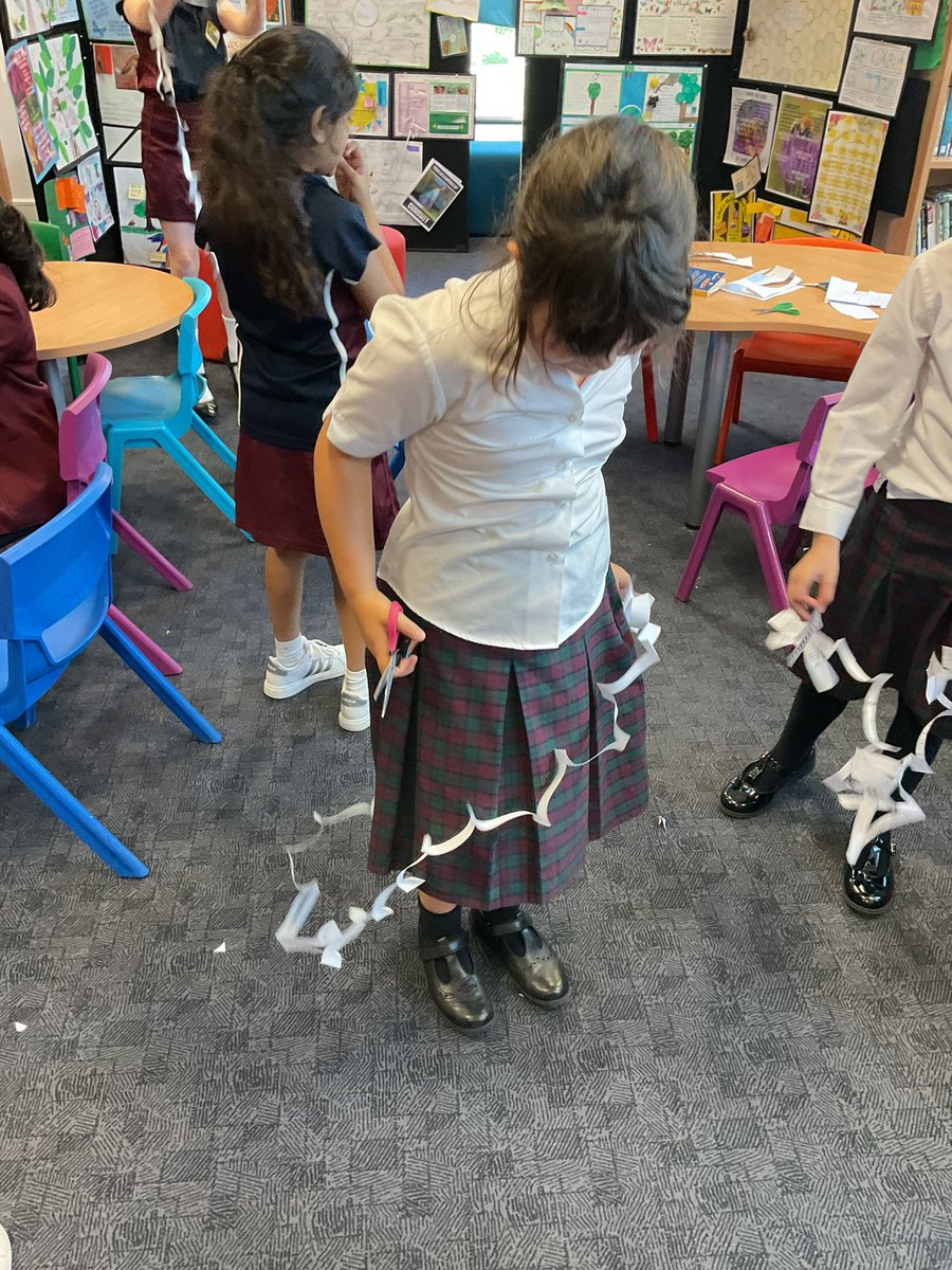 BSPDJnrGirls's tweet photo. Y4/5 STEM club were investigating today how they could step through a piece of paper. Great investigative skills, girls! #BSPDJnrGirls #BoltonCuriosity https://t.co/IIHZAirofS