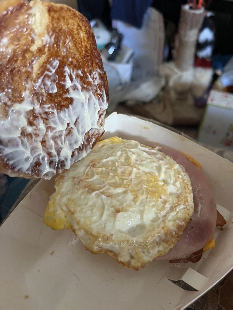 BreannalynP's tweet photo. So this is how you treat customers @JackBox ?! You give them breakfast sandwiches with mayo all over it and then have the audacity to blame them?! Where on my reciept does it say extra mayo under my breakfast sandwich?! According to your manager it should say it on my receipt! https://t.co/grxBYeWLd4