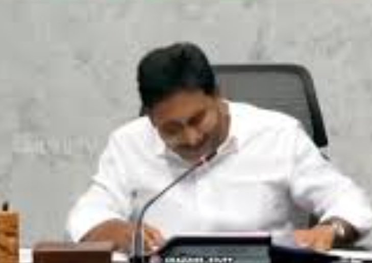 NewsAlgebraIND's tweet photo. BIG NEWS 🚨 Jagan Mohan Reddy cancels Tirumala temple visit.

"I read the Bible at home. But when I go out of the house, I am a Hindu, I am a Muslim and I am also a Sikh"

"A person visiting a temple needs to disclose his religion before he is permitted to enter the temple. What kind of secularism is this?"

He also attacked BJP. As per Tirupati Temple rules, Non Hindus can visit Temple after declaration.