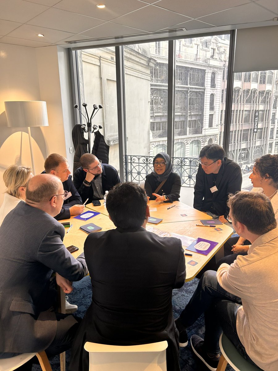 LabBdf's tweet image. Quels sont les leviers pour innover dans une banque centrale ? C’était tout l’enjeu et la réflexion derrière notre atelier et jeu « le Pont de l’Innovation » dans le cadre du séminaire innovation avec l’IBFI #innovation #seminaire #SeriousGame