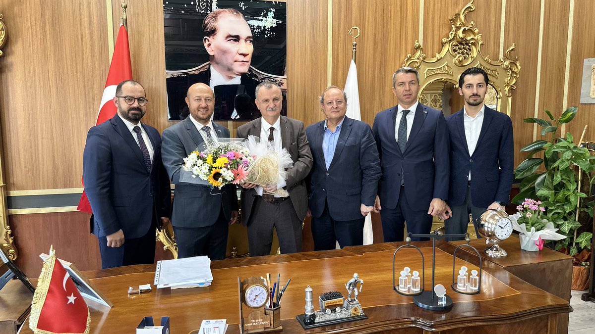 Türk Kızılay Genel Merkez Denetim Kurulu Üyemiz Selman Keresteci, Türk Kızılay Taşınmaz Yönetimi Genel Müdürü Tevfik Türel, Türk Kızılay Manisa İl Merkezi Başkanımız Öner Gürsel, Yunusemre Belediye Başkanı Semih Balaban’ı ziyaret etti.