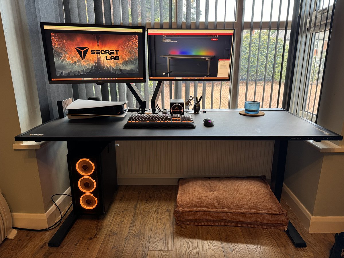 CSergentReads's tweet photo. Can finally post now the second monitor is in 😎 @secretlabchairs #Secretlab #SecretlabmagnusXL https://t.co/NGkMgfyrds