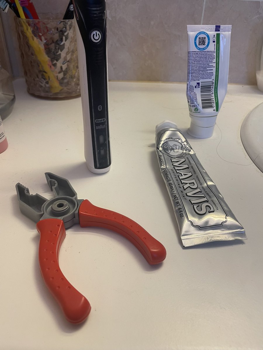 OliveAgent's tweet image. Някак си не искам да знам какво е искала да направи 😅