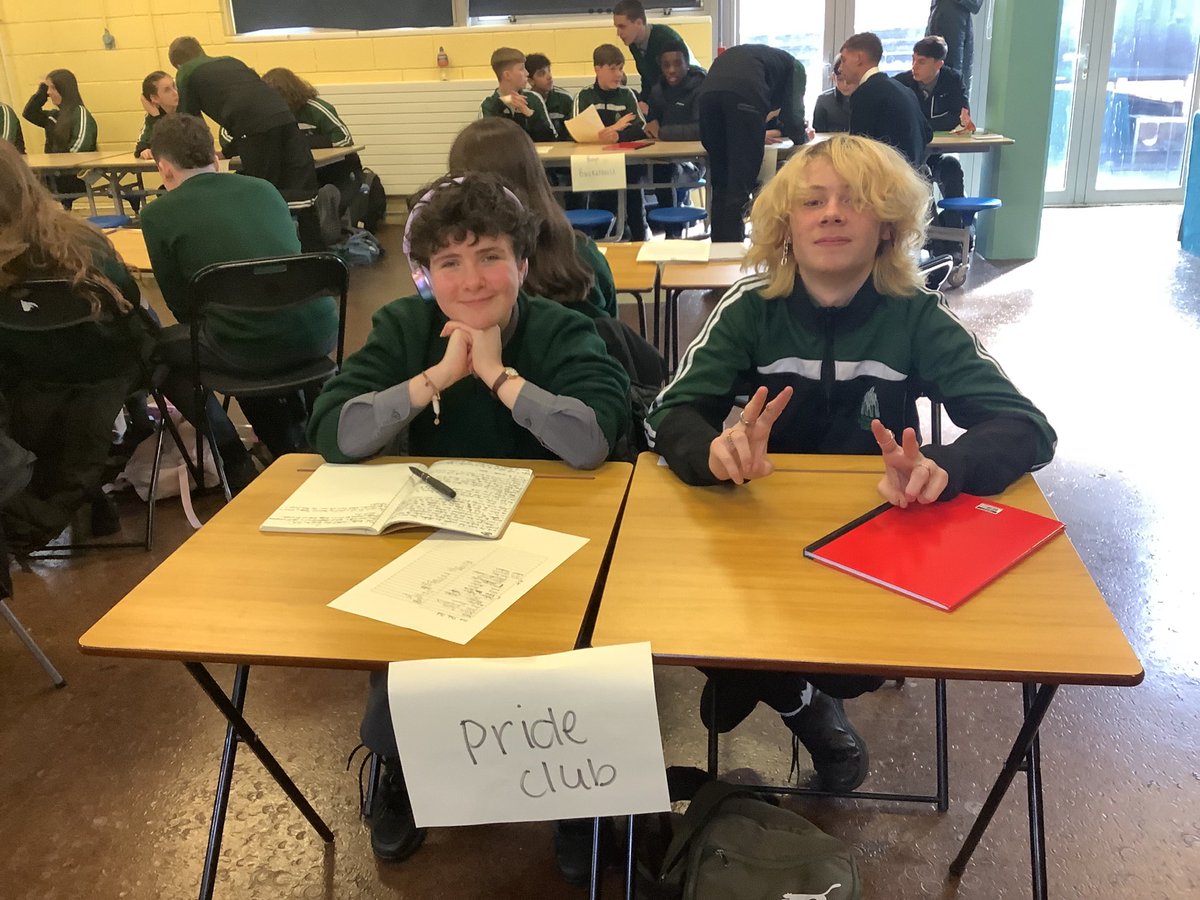 Firhouse_cc's tweet photo. Students had the opportunity to sign up for activities at the Extra-Curricular Fair this afternoon. Gaelic Football, camogie, climbing club, coding, choir were among those on offer. Thank you to Ms Doyle and Ms Delagic for organising the event 

@ddletb #Teamddletb #wellbeing https://t.co/nJnjiFk0zI