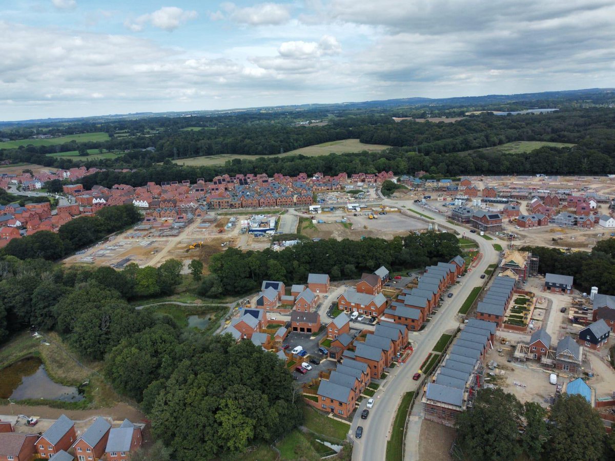 DevineGroup_UK's tweet image. Delivering main infrastructure connecting Parcels 13,15,8,9A and 9B at North Whiteley.

A huge credit to our team for their fantastic work in preparing the site for the upcoming wet months; ensuring safety and productivity remain a top priority.

#TeamDevine #DevineGroup