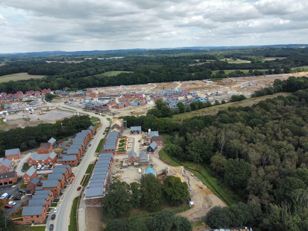 DevineGroup_UK's tweet image. Delivering main infrastructure connecting Parcels 13,15,8,9A and 9B at North Whiteley.

A huge credit to our team for their fantastic work in preparing the site for the upcoming wet months; ensuring safety and productivity remain a top priority.

#TeamDevine #DevineGroup