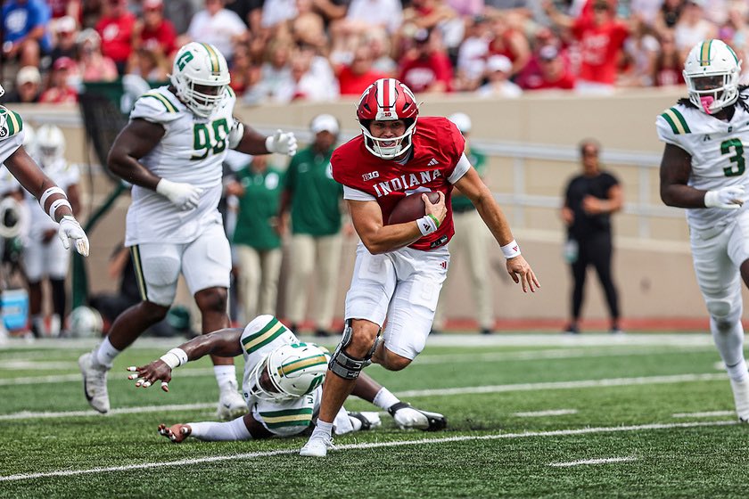 “Perfection is not attainable. But if we chase perfection, we can catch excellence.” - Vince Lombardi

#WIN | #BeatMaryland

 🟥⬜️🟥⬜️🟥⬜️