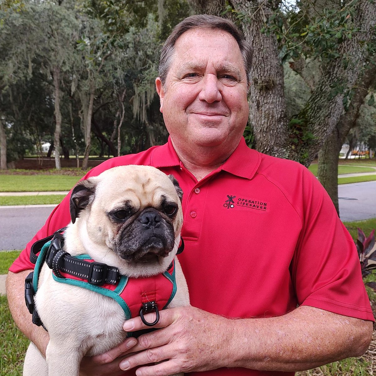 ShortLineSafety's tweet photo. Dir.-Hazmat Prog. &amp; @olinational Board Treas. John was asked by his dog, Canine Head of Info. &amp; Edu. for Freight safety (AKA Chief) to join him for #RedOutforRailSafety Day. Chief wants people to make safe choices around trains but needed help w/the camera. And getting in frame. https://t.co/77XSQoyeC0