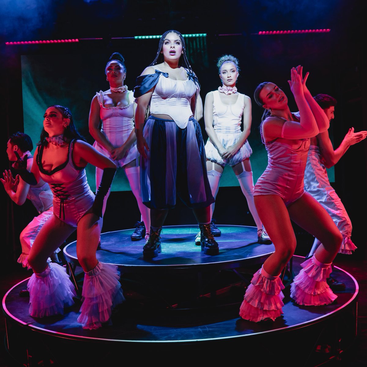 Cake: The Marie Antoinette Playlist tweet media