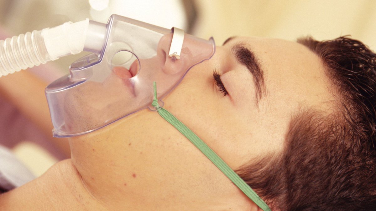 OximesaNG_TRD's tweet image. 💤 El #autoCPAP se ajusta automáticamente durante la noche según un rango de presión personalizado para adaptarse mejor al #paciente 

Esta característica lo distingue del #CPAP tradicional, que utiliza una presión fija 

Más sobre terapias del sueño ⬇️

oximesa.es/servicios/tera…