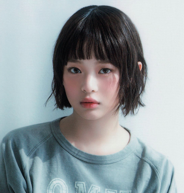 AboutMusicYT's tweet photo. Happy 20th birthday to NewJeans' Hanni! https://t.co/T0A5WtfCx7