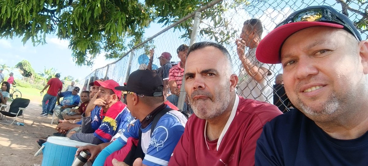 zujur11's tweet photo. Domingo de softbol https://t.co/4y6CV1TTK7