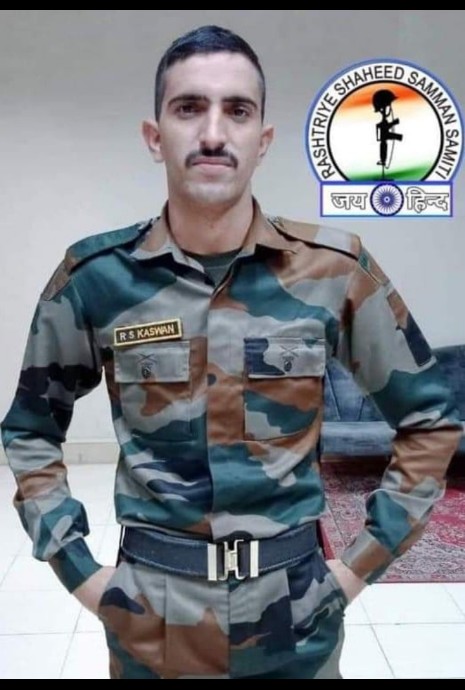 मेरे देश का वीर।यह रण है शहीद जवान के सम्मान का,
यह रण है किसानपुत्रों के स्वाभिमान का!!
आज इससे बड़ी दुःख की क्या बात हो सकती है कि जिन्होंने अपने इकलौते बेटे को देश के लिए खोया है उनको भी न्याय की भीख मांगने के लिए धरने पर बैठना पड़ रहा है। 
 #शहीद_रामस्वरूप_कस्वा_को_न्याय_दो