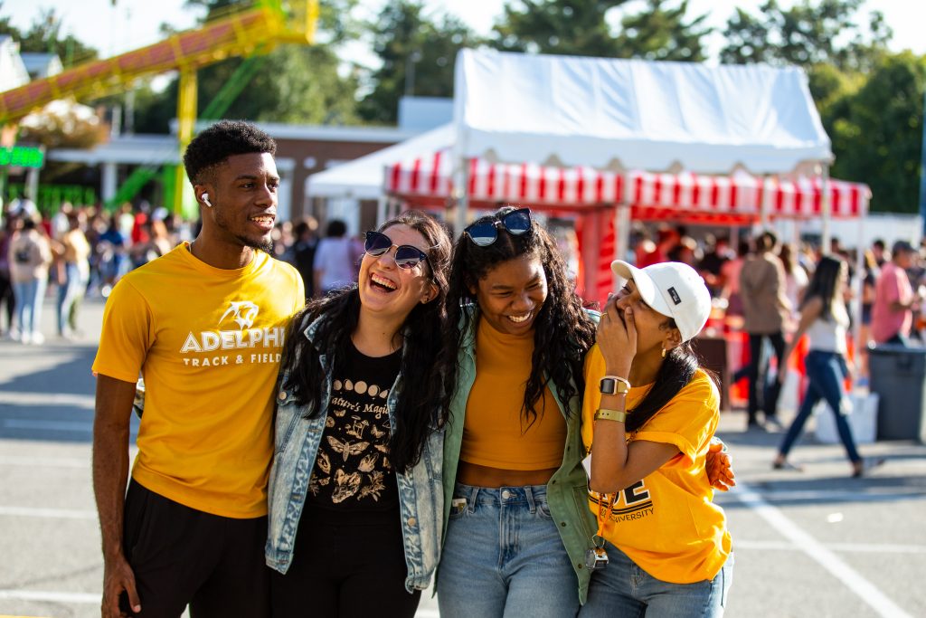 AdelphiU's tweet image. A weekend packed with activities for the whole family! Today, we kick off the 1st day of Spirit Weekend with our Spirit Social on the Lawn, 10 Under 10 Recognition Celebration and Casino Night! Which event are you joining us for? ow.ly/qexs50TvizO #AdelphiSpiritWeekend