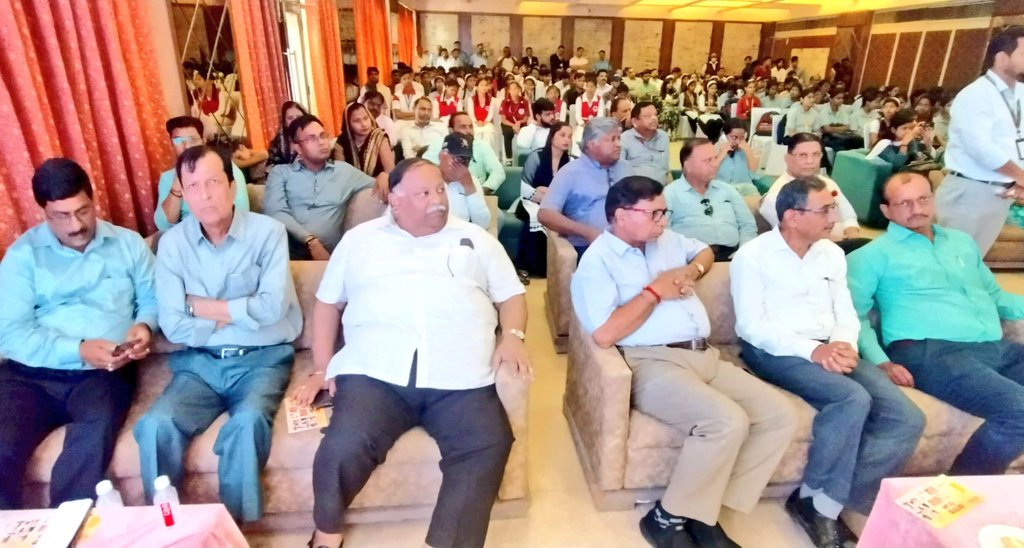 विश्व पर्यटन दिवस पर पर्यटन विभाग द्वारा आयोजित विचार गोष्ठी कार्यक्रम में बतौर मुख्य अतिथि के रूप में मंडलायुक्त श्रीमती रितु माहेश्वरी जी मौजूद रहीं। दीप प्रज्ज्वलन कर कार्यक्रम का किया शुभारंभ। 

<a href="/uptourismgov/">UP Tourism</a> 
<a href="/TajMahal/">Taj Mahal</a> 
<a href="/spgoyal/">SP Goyal</a> <a href="/CMOfficeUP/">CM Office, GoUP</a>