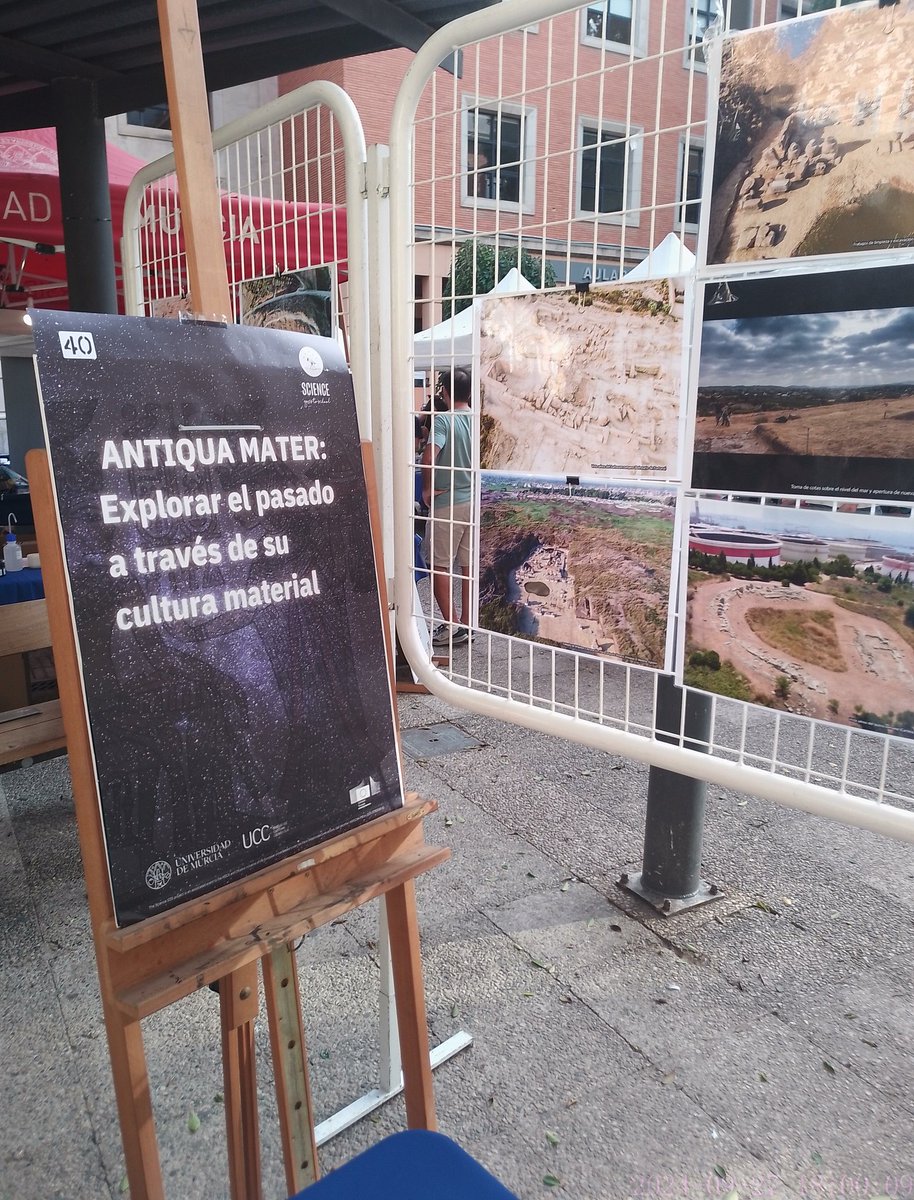 GTCAntiquaMater's tweet photo. Empezamos la #nochedelosinvestigadores con  @UMUdivulga en el patio de la Merced.
Un taller de arqueología y papiros os esperan https://t.co/d52jd6McPd