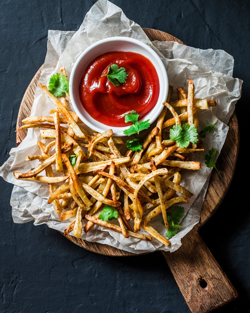If you love the comfort of a French fry but you're hoping for a slightly healthier alternative, you can't go wrong with our delicious homemade Parsnip Fries recipe: pauladeen.com/recipe/parsnip…