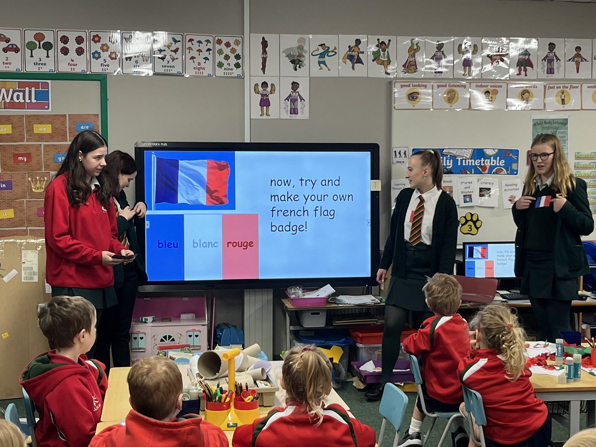fslmfl's tweet photo. Year 13 linguists paid a visit to Friends’ Prep yesterday morning to introduce the pupils to some basic French and Spanish vocabulary. Well done to all involved! 👩‍🏫 https://t.co/38giwG5x9L