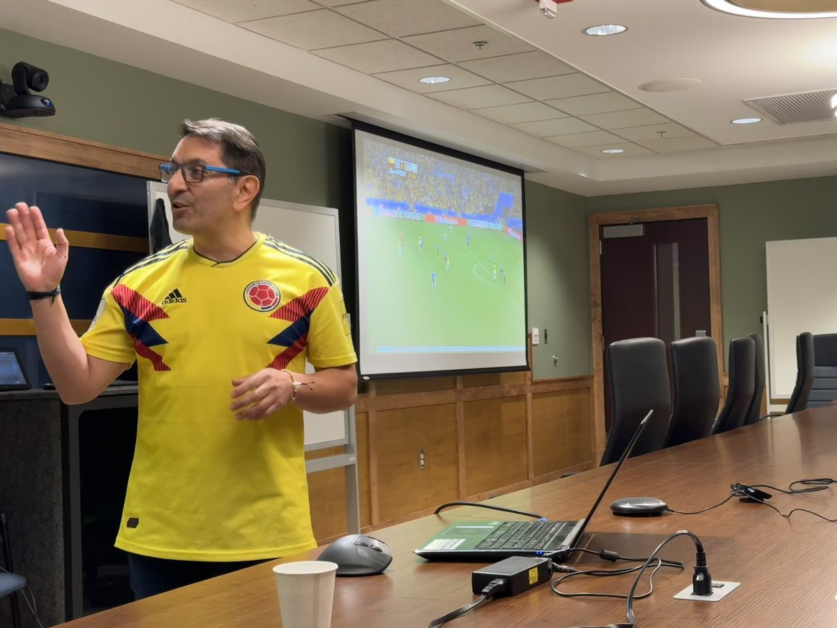 cgershen's tweet photo. .@BinghamtonCoCo seminar by @Biomarino on the unpredictability of soccer ⚽️. Can complex systems science help a team win? https://t.co/pHgLwPnJ3Z