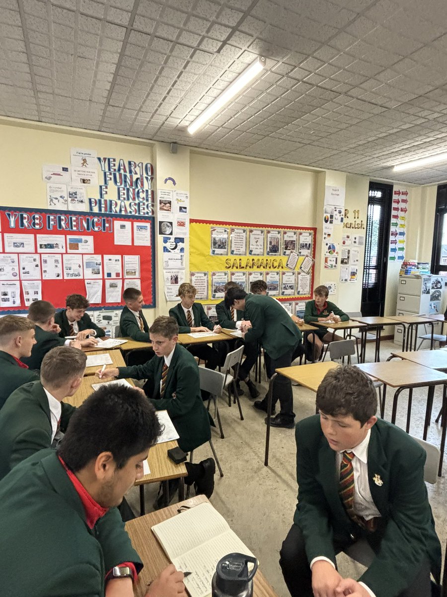 fslmfl's tweet photo. Junior pupils enjoyed being taught some new phrases in the languages that their peers speak this week. We had Urdu, Romanian and Cantonese to name but a few. Well done to all our volunteer teachers! 🤓 https://t.co/UtSdcxHqCX