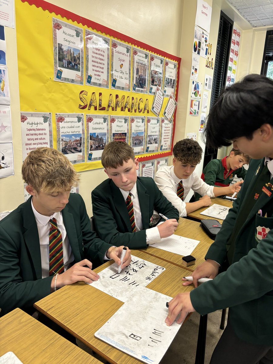 fslmfl's tweet photo. Junior pupils enjoyed being taught some new phrases in the languages that their peers speak this week. We had Urdu, Romanian and Cantonese to name but a few. Well done to all our volunteer teachers! 🤓 https://t.co/UtSdcxHqCX