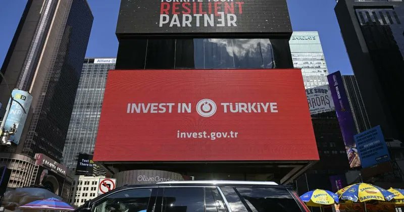 HALKIN PARASI NASIL ÇARÇUR EDİLİYOR..

Erdoğan'ın ABD ziyaretinin maliyeti 4.000.000 milyon💲.. 

- Askeri kargo uçağıyla taşınan makam araçlarının masrafları 

- Geceliği 1000 dolar olan otellerde yüzlerce davetli ve görevlinin konaklama maliyeti

- 'I love Erdoğan' yazılı