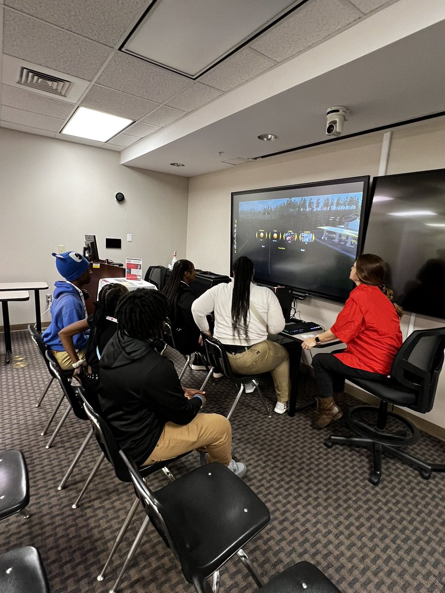 UrKeys2Drv's tweet photo. Drive Safe Alabama!! Students to “behind the wheel” with driving simulations where they experience the effects of being under the influence. They also learn how to share the road with large vehicles like tractor trailers. 
@DriveSafeAL @ALEAprotects @ChildrensAL @UABTRIPLAB https://t.co/id5yVFk8LI