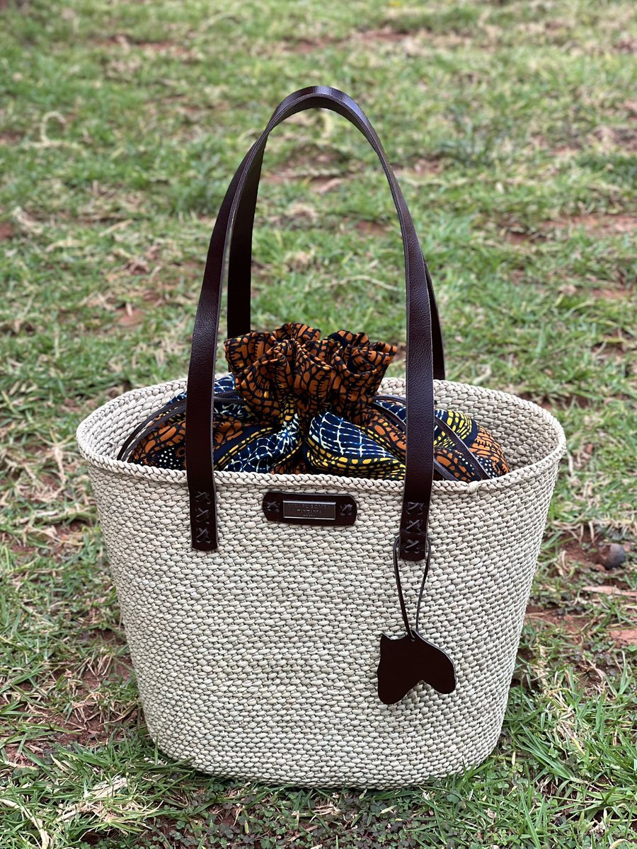 VikapuBomba's tweet photo. Don’t miss out, Our CLEARENCE SALE is still on! 
Open BEBA Tote Bags with liners are going fast.  Get yours before they disappear.

Office Phone 📞: +255 759 316 210 https://t.co/OW89BiQ3DI