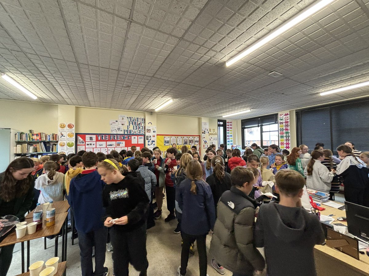 fslmfl's tweet photo. Yesterday’s Food Fest was a great end to a very rainy day. Year 8 sampled typical French, Spanish and German foods, and as ever, the waffles went down a treat! 🧇 https://t.co/ftWfbObpeb