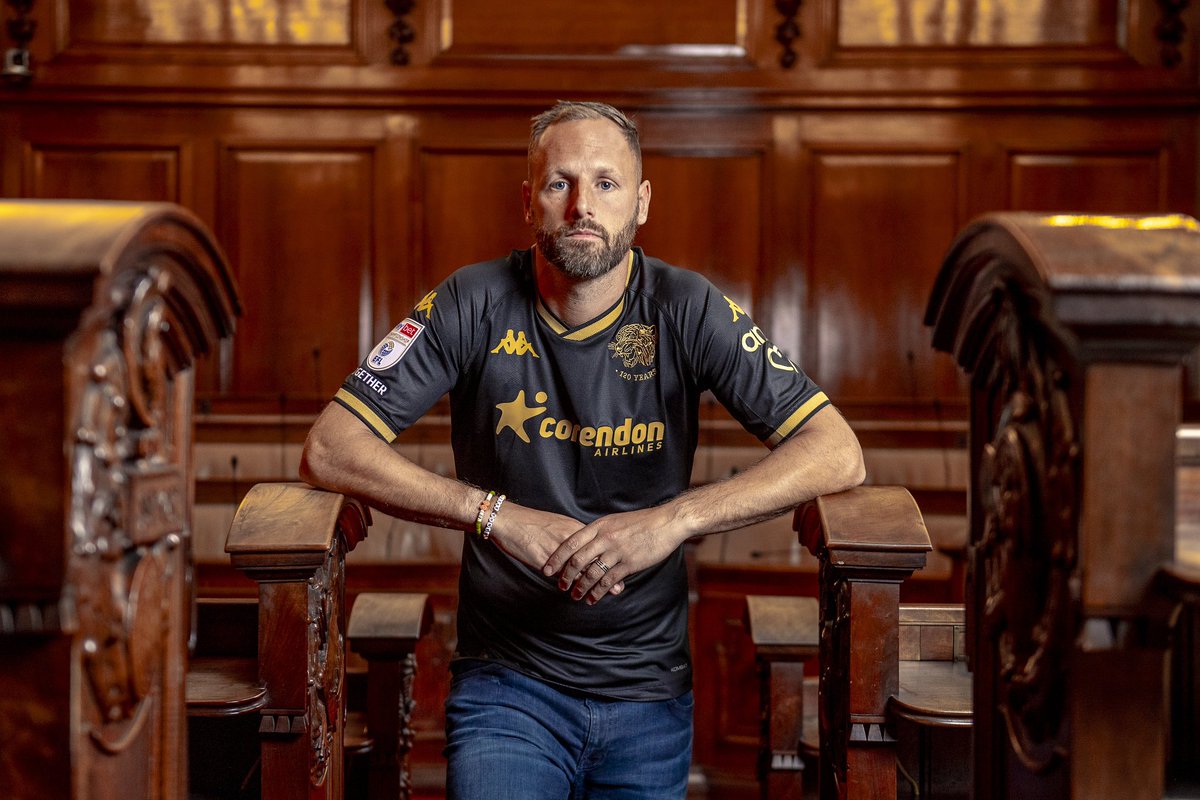 Honoured to be a part of the 120th anniversary of <a href="/HullCity/">Hull City</a> 🧡🖤

How nice is the kit by the way?! 👏🏼