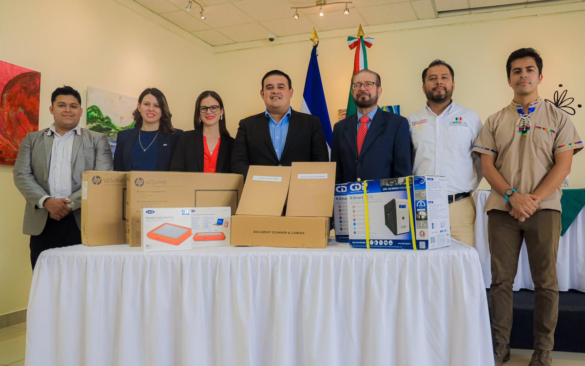 Quiero agradecer a la Embajada de México en nuestro país, por la significativa donación de equipo tecnológico para el “Proyecto de Rescate de Archivos Históricos”.

Dicho programa se realiza en el marco del Convenio Básico de Cooperación Técnica y Científica entre el Gobierno los