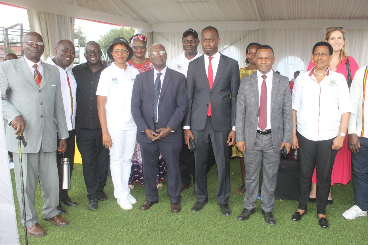UhttiC41123's tweet photo. Tourism minister Tom Butime has commended UHTTI for its contribution to the tourism sector. He was speaking as chief guest at the World Tourism Day in Kasese district. UHTTI trained food vendors, operated a mobile restaurant and made the official cake for the event. https://t.co/FcEvkHSKTw