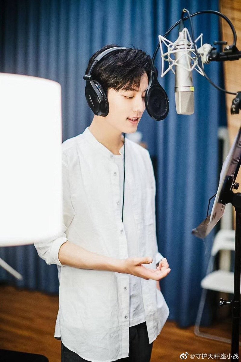 LindaLe37964383's tweet photo. Some of my earliest pics I saved of Xiao Zhan. I’m so happy that this artist debuted 8 years ago! He has gone from youthful optimism to mature artistry in these 8 years. His struggles, his glory chronicled these past 8 years have given us an incredible story of triumph! Cr in pics XIAO ZHAN 8th DEBUT ANNIVERSARY #XiaoZhan8thYrDebut #8YearsWithXiaoZhan