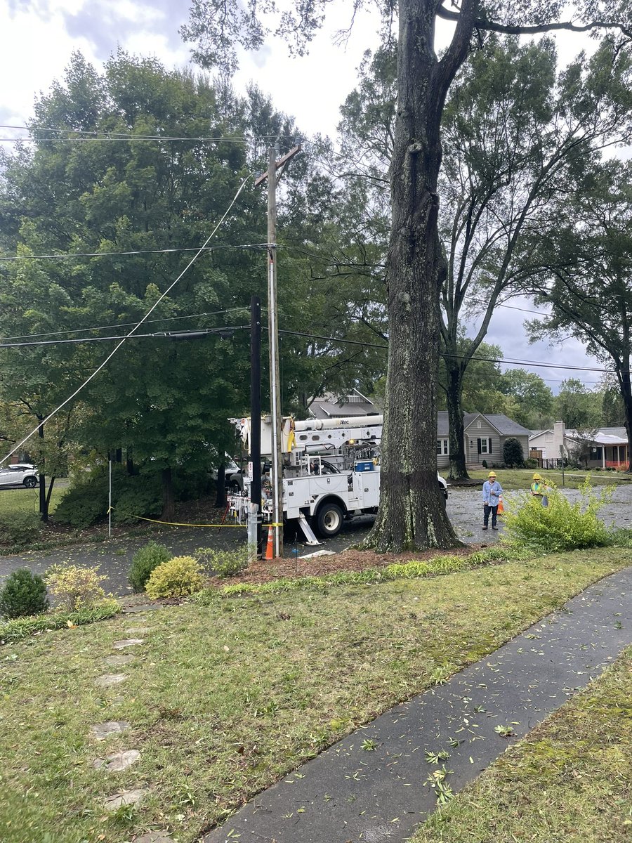 SeattlesHome's tweet photo. @wcnc Cambridge Rd - Sedgefield. No power. The cavalry has arrived though. https://t.co/uqFYehJLy7