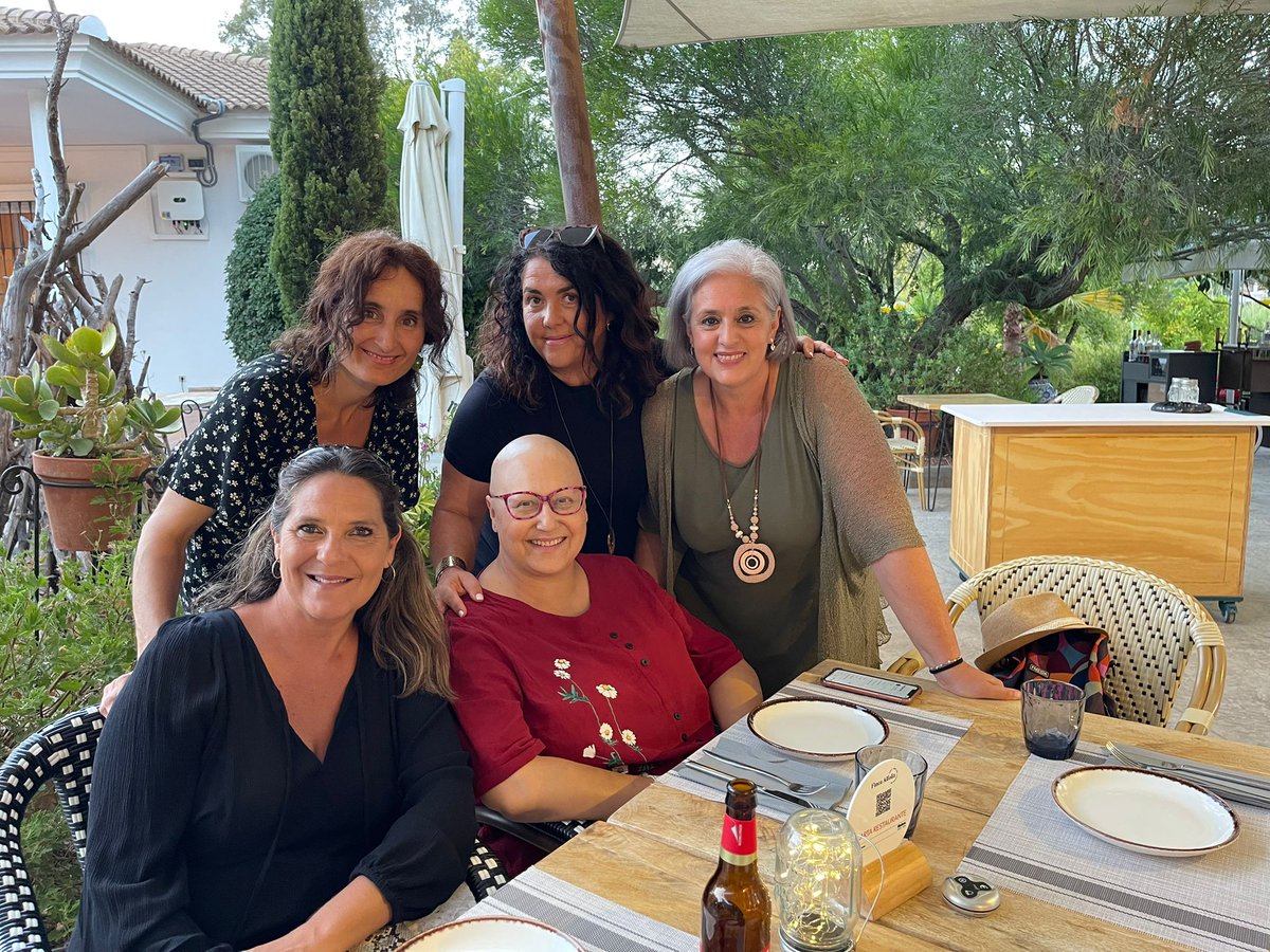 Eva, alumna del Master en Compasión y Relación de Ayuda para la practica asistencial, una mujer excepcional que tocó la vida de todos nosotros con su fuerza y Compasión. 

Descansa en paz, Eva. Siempre estarás en nuestro recuerdo.