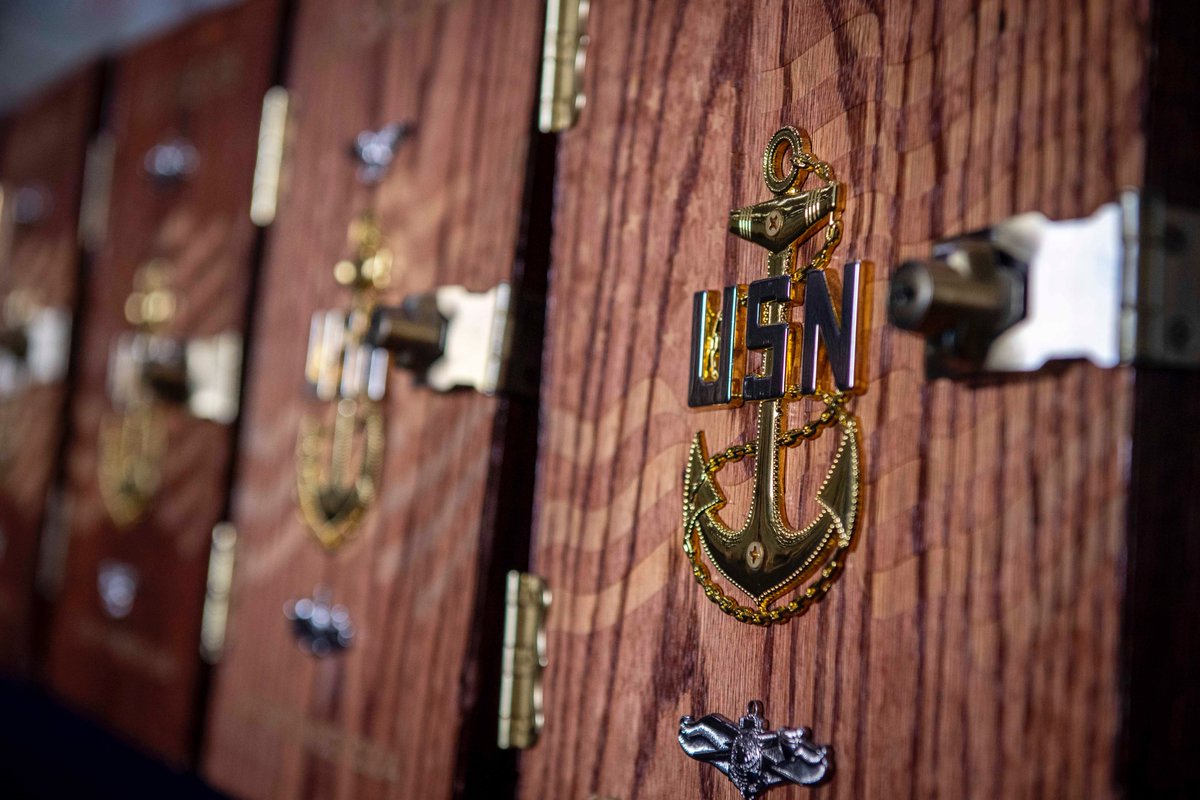 TheCVN69's tweet photo. ⚓️⚓️NAVY CHIEF! NAVY PRIDE!⚓️⚓️

Congrats to IKE’s and the Navy’s newest Chief Petty Officers!

These leaders have been SELECTED, TESTED and are now ACCEPTED in to the world’s finest Chief’s  Mess.

HOOYAH!

#GreaterEachDay #cvn69 https://t.co/4PrVViyR7Z