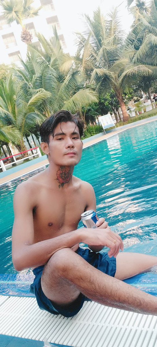 htike79099's tweet photo. ရေကူးမယ် https://t.co/oBOFB9bV58