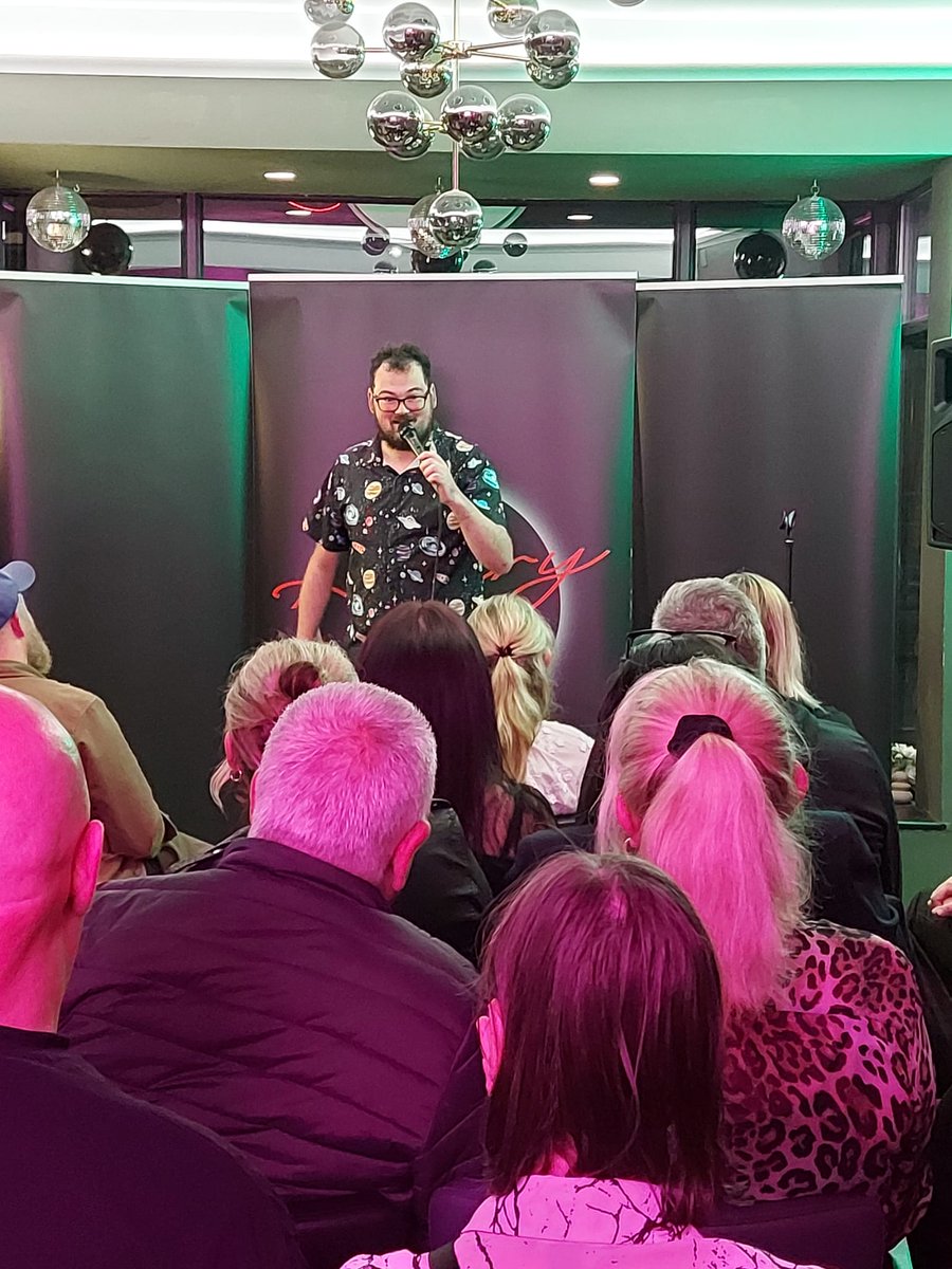 A Laugh At The Aviary tweet media