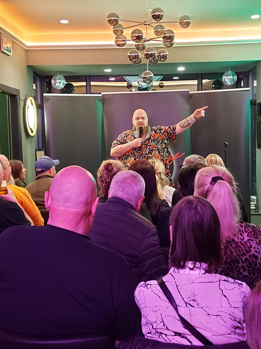 A Laugh At The Aviary tweet media