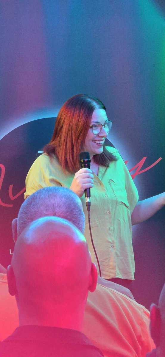 A Laugh At The Aviary tweet media