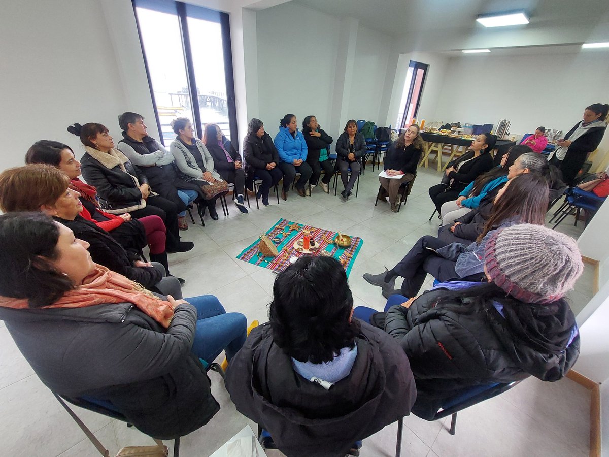MMEG_LosRios's tweet photo. 🌊 En Los Molinos en #ValdiviaCL compartimos con Mujeres de la Pesca Artesanal y Actividades Conexas que son parte del Programa de Empoderamiento Femenino que desarrolla Fundación Somos Tribu, gracias al financiamiento de @TNC_Chile y  apoyo de @Economia_R_XIV y @MMEG_LosRios 🐟. https://t.co/B4XCe7mqFC