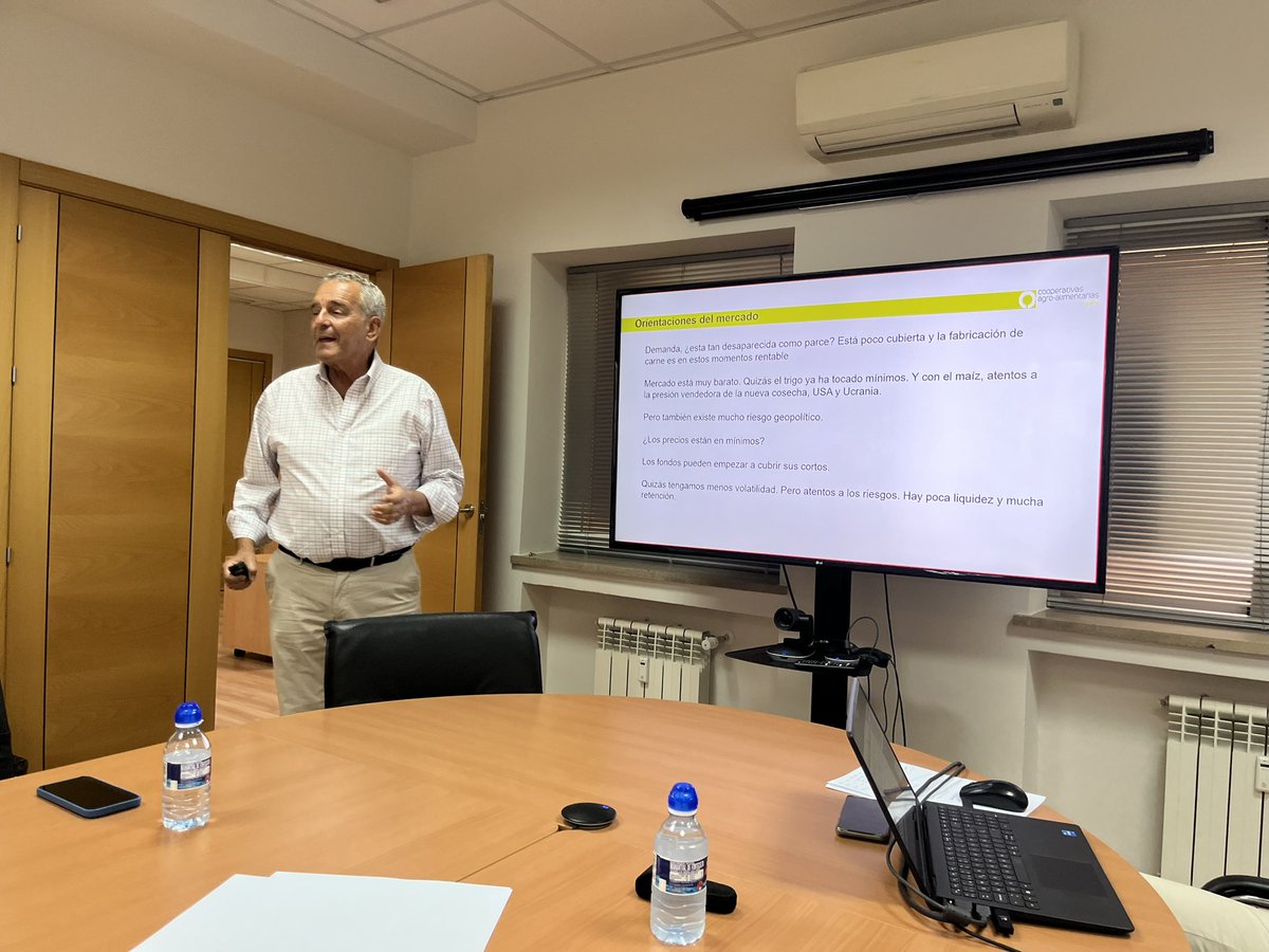 Despido una semana intensa de viajes y muchas reuniones con un especial reconocimiento en lo personal y en lo profesional a mi amigo <a href="/VentanadeCaton/">Toño Catón</a> echaremos de menos tus brillantes exposiciones de la situación de mercado en los Comités de <a href="/INCERHPAN/">INCERHPAN</a>