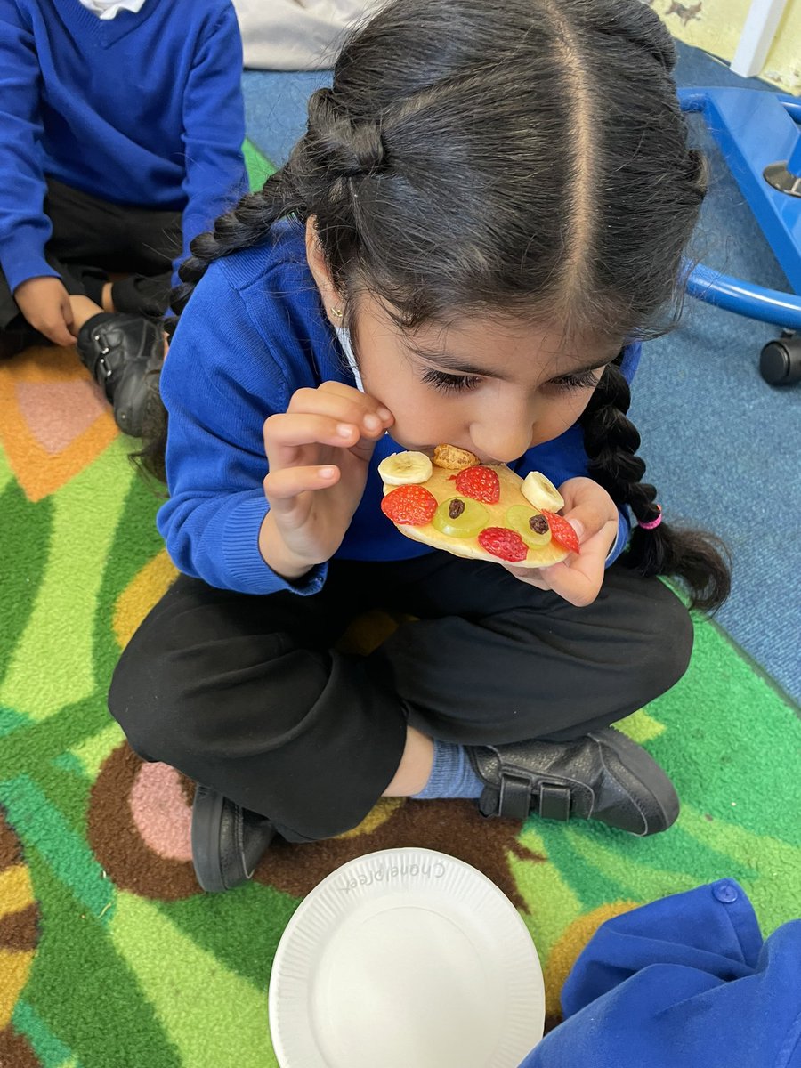 PelhamReception's tweet photo. We enjoyed our healthy fruit faces! @PelhamPrimary_ #DreamBig https://t.co/TkRQzzUPYA