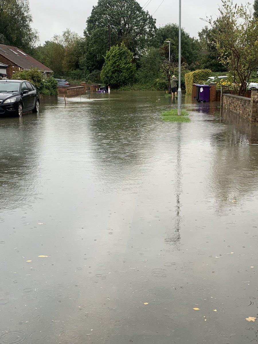 H_Riley_H's tweet photo. Flooded again. But counting the positives and thank you to the endless work of the #firebrigade for doing everything they can to reassure us and keep us safe https://t.co/VzXRjCLjsB