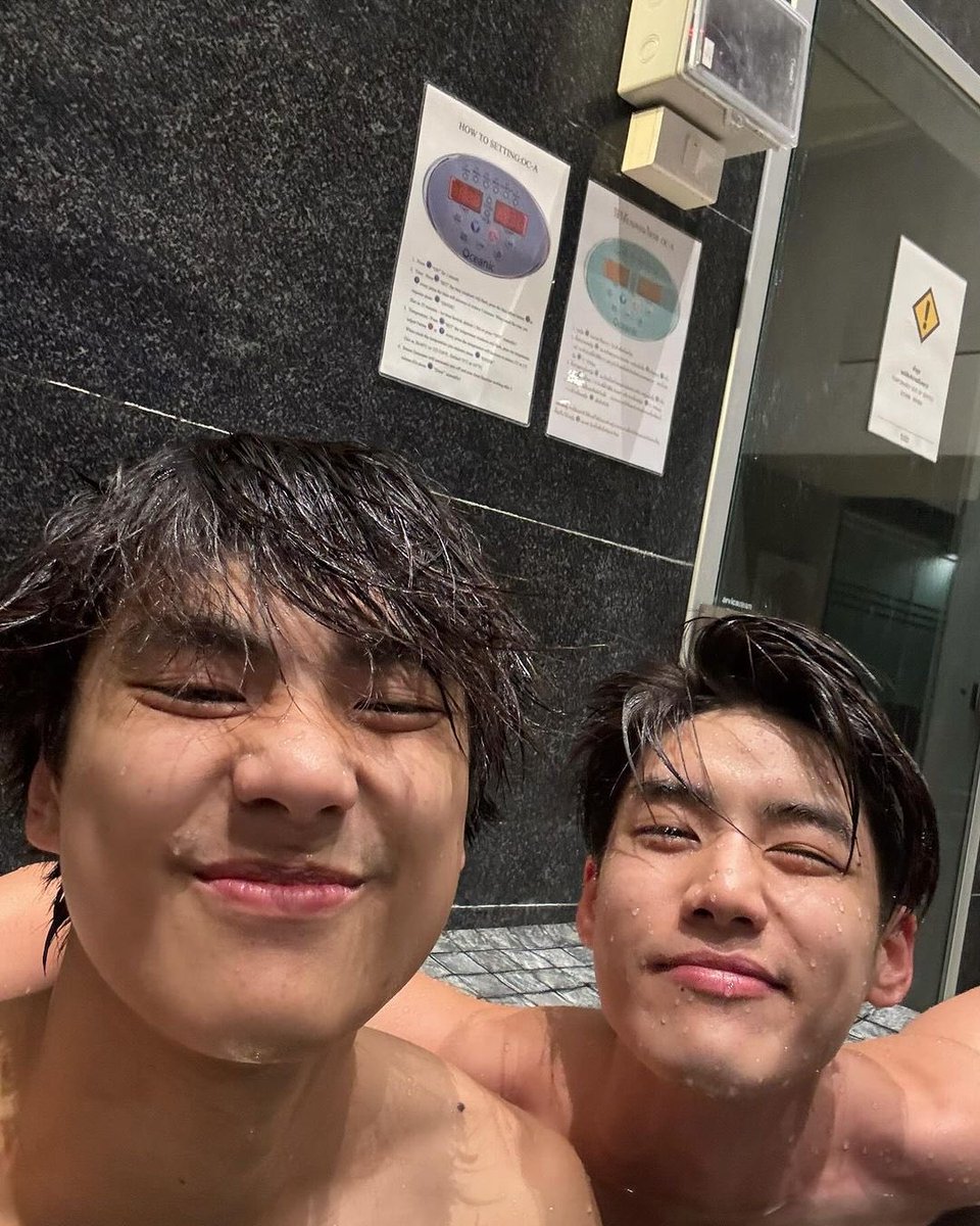 lengtnpz's tweet photo. i wanted them to go swimming together but i didn’t think they’d k!ll me so soon what business do they have looking cute and wet and sexy while speaking to each other in the softest tone ever 😭🫵🏼😭🫵🏼😭🫵🏼😭🫵🏼

OHMLENG NEXT STEP   
#KidnapSeriesEP4 https://t.co/6RBdrTmTGU